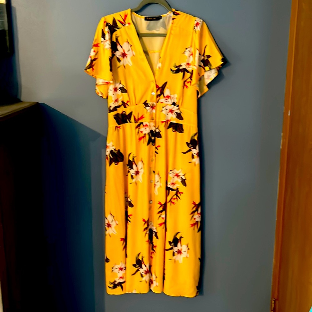Gorgeous Yellow Floral Dress Size XL